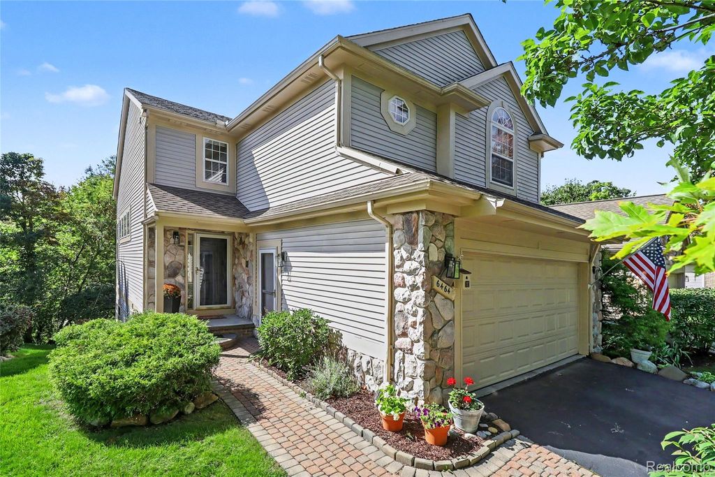 6464 Waters Edge Way, Clarkston