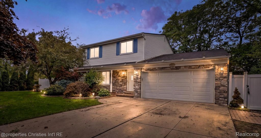 5009 Abington Drive, Troy
