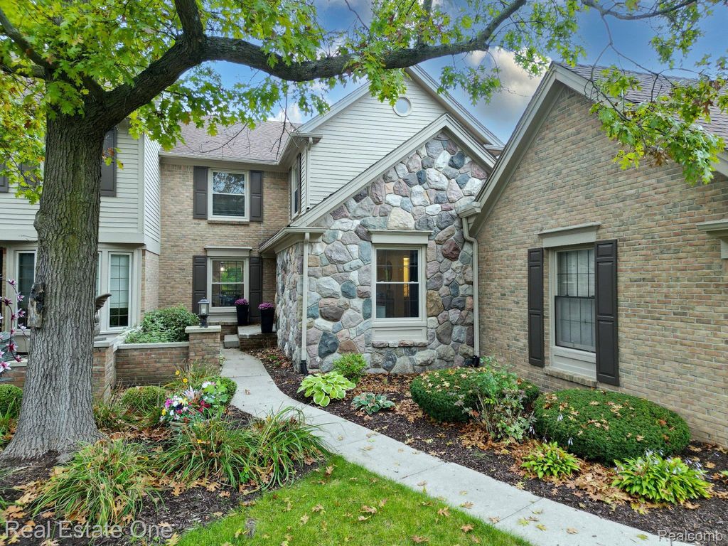 4775 Pine Eagles Drive, Brighton