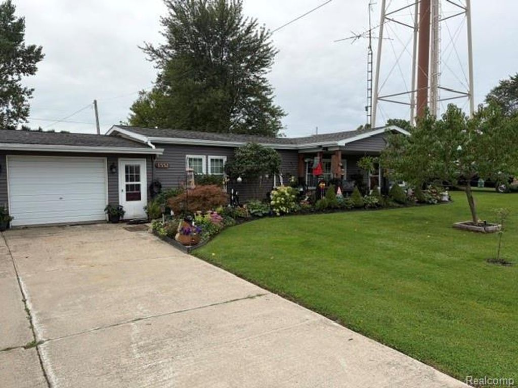 1552 1st Street, Minden City