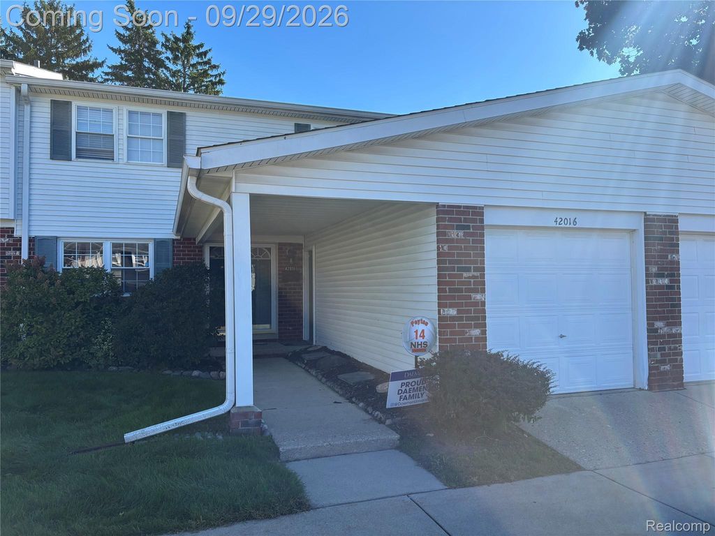 42016 Queen Anne Court, Northville