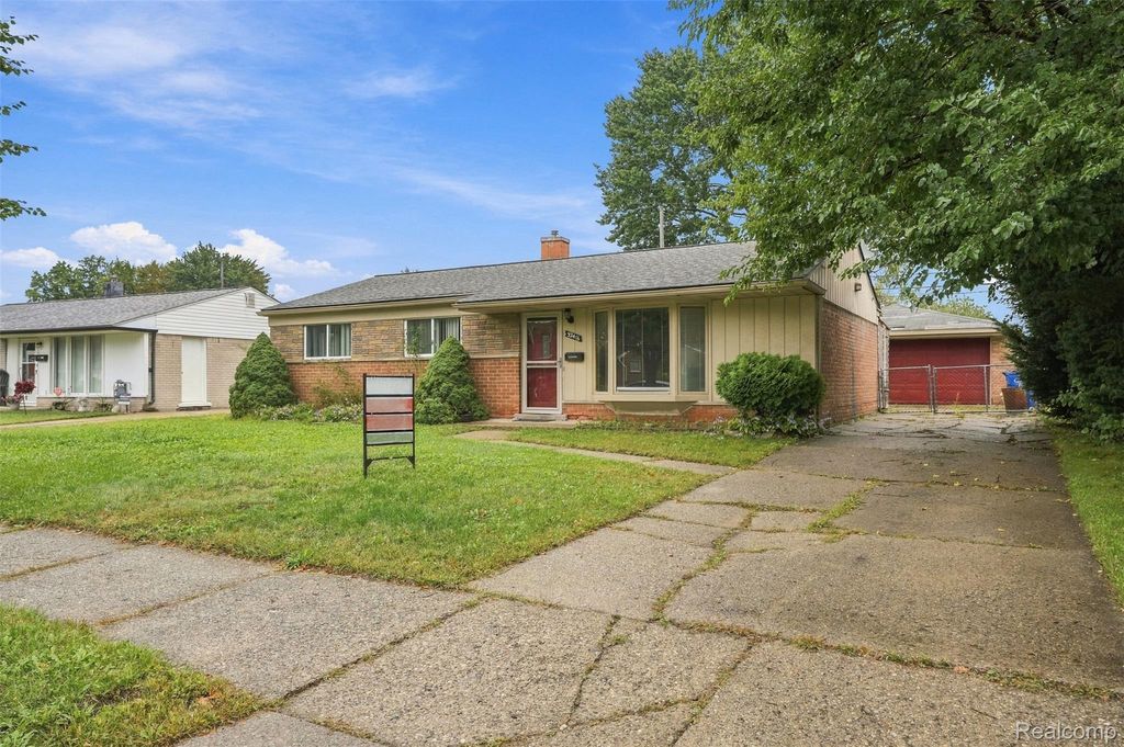32416 Exeter Drive, Warren
