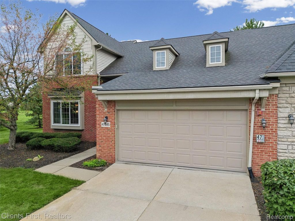 47885 Vistas Circle Drive S 70, Canton