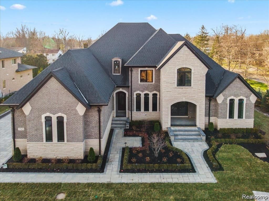 37651 Hidden Valley Court, Clinton Twp