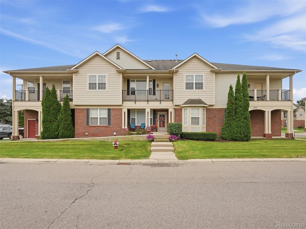 5750 Flagstaff Pines Drive, Shelby Twp
