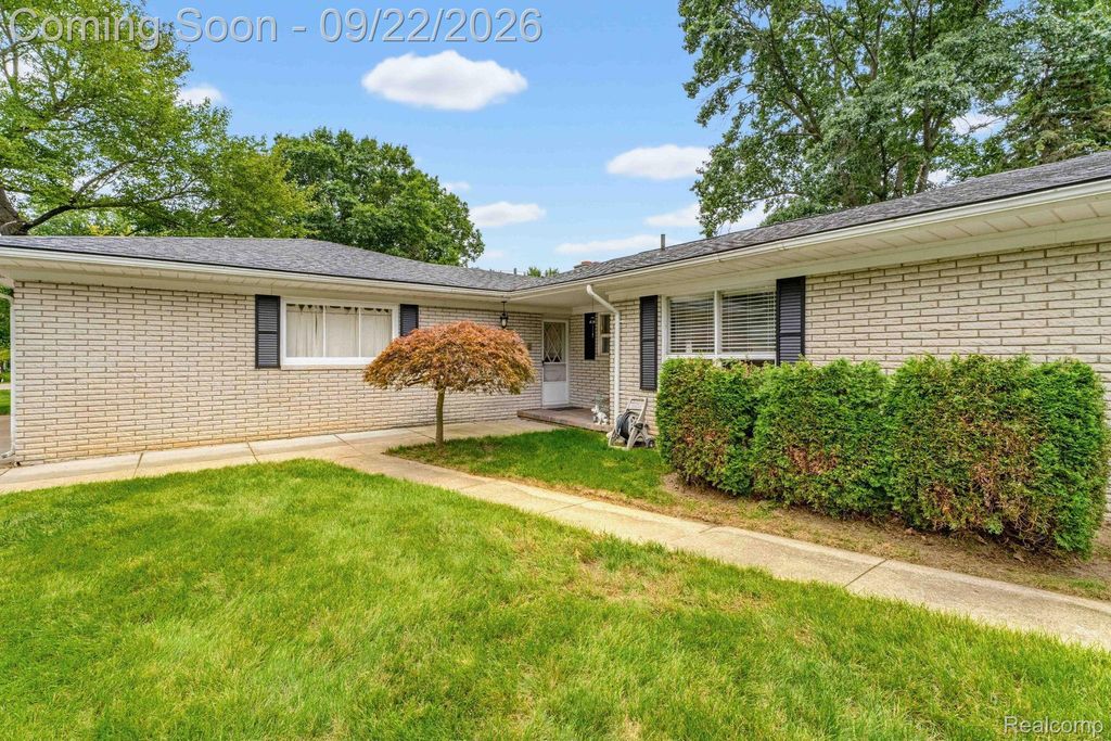 56600 North Avenue, Macomb