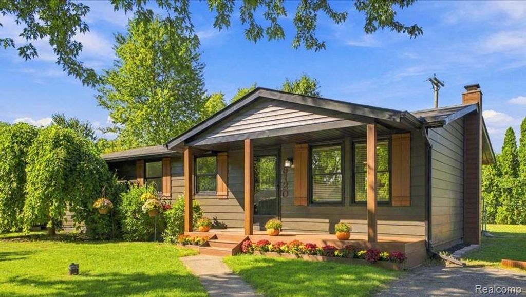 9120 Julia Avenue, White Lake
