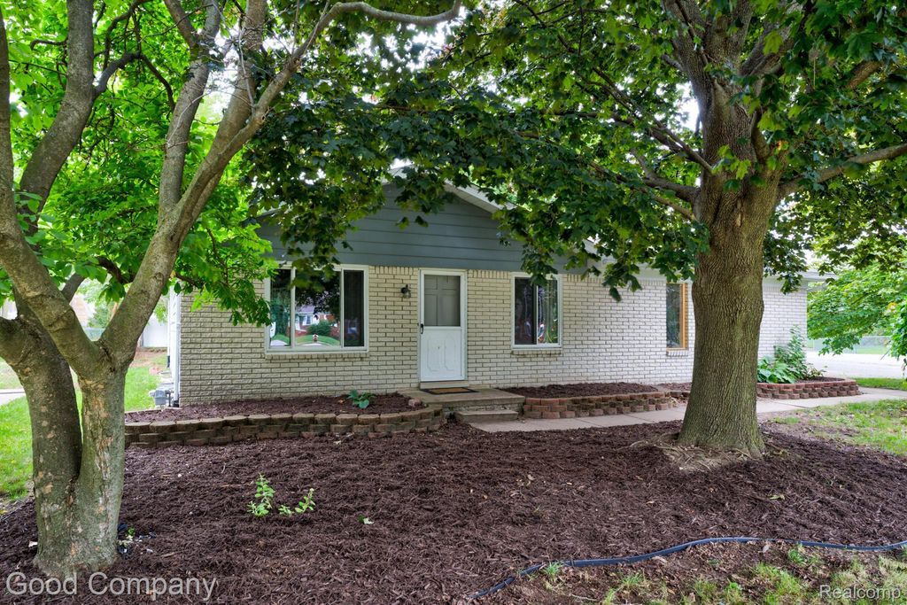 47051 Burton Drive, Shelby Twp