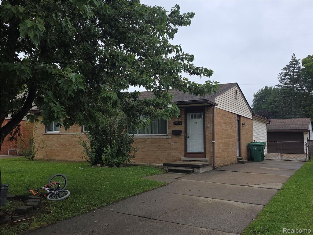 29622 Brown Court, Garden City