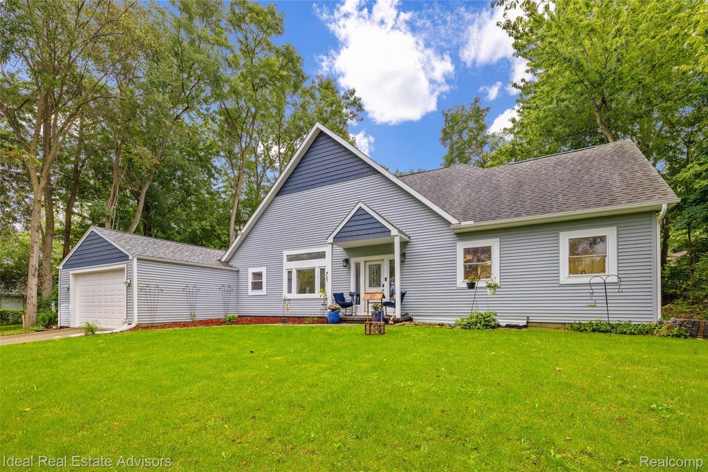 6304 Hiawatha Road, Whitmore Lake
