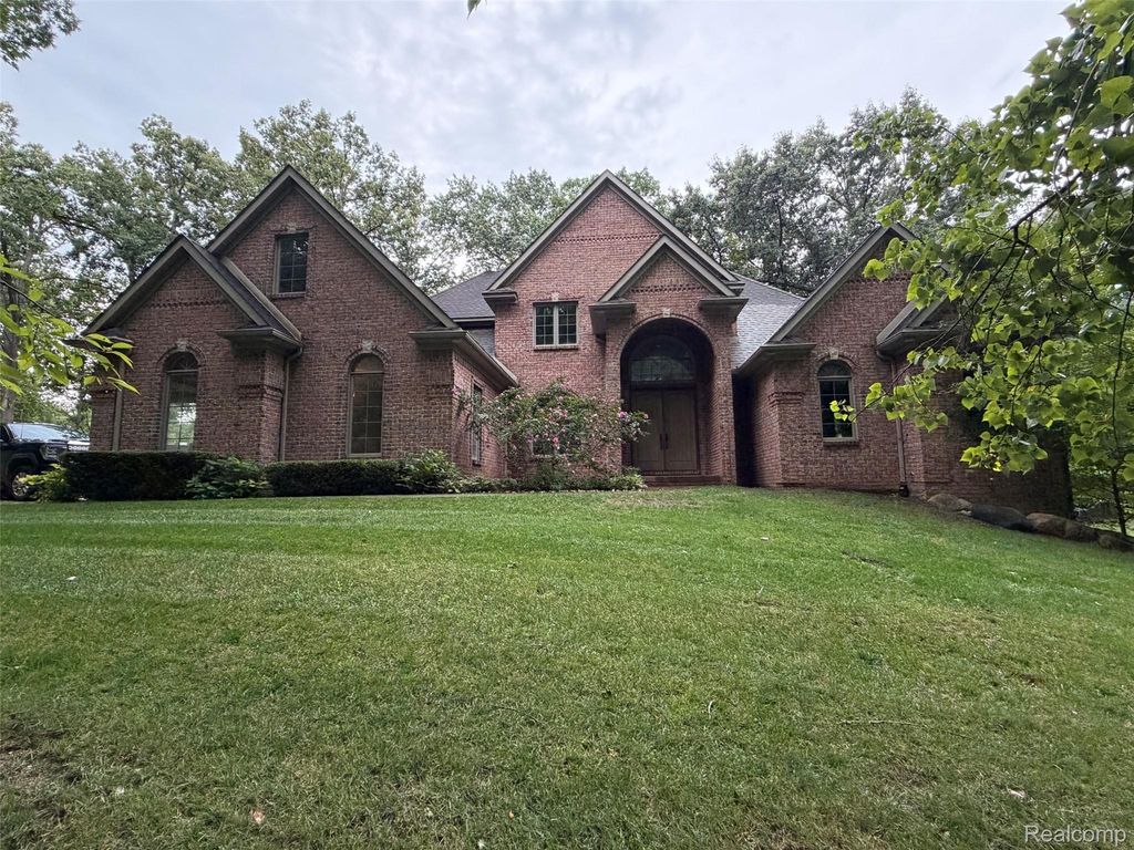 6615 Laken Avenue, Imlay City