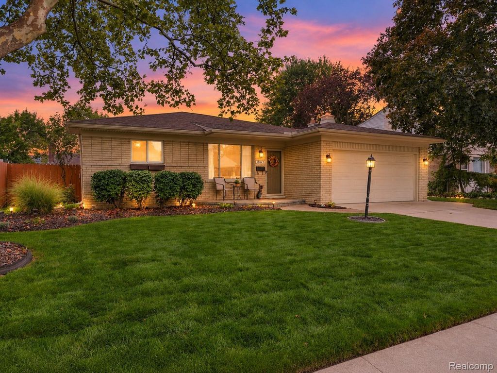 13844 Arnold Drive, Warren