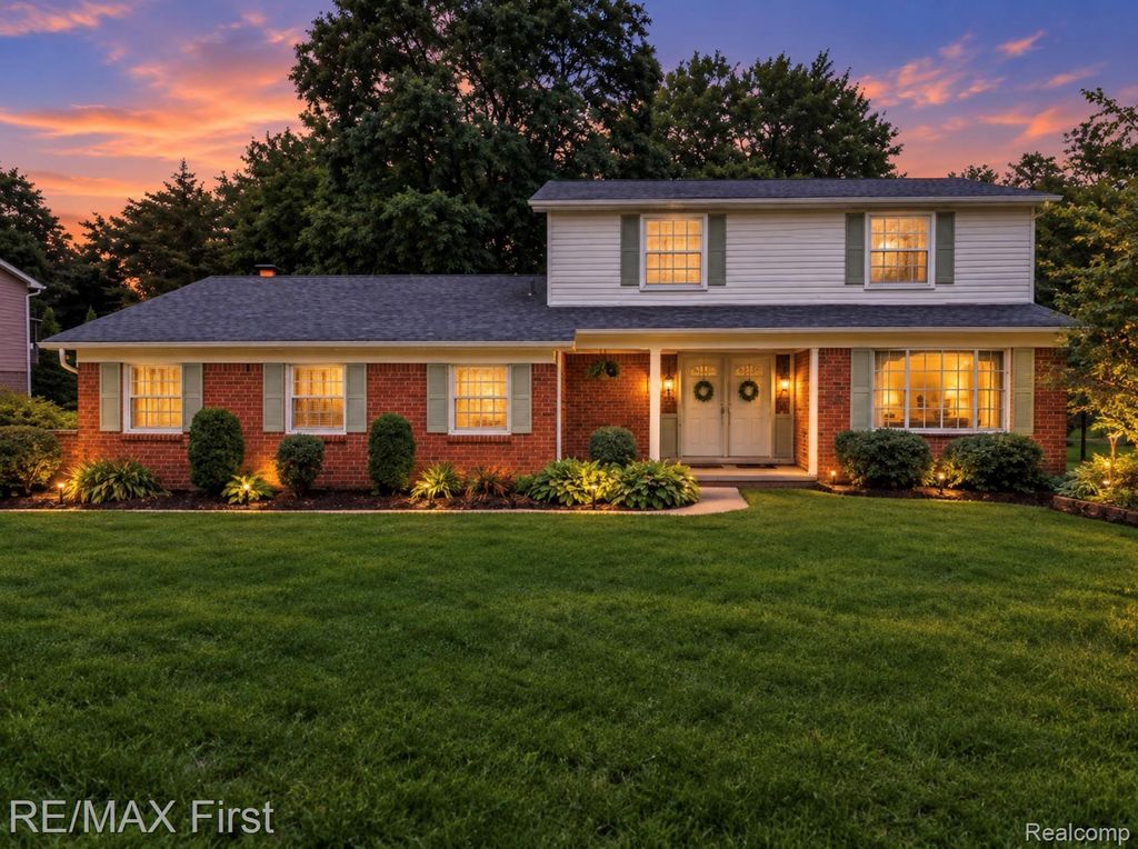 3856 Estates Drive, Troy