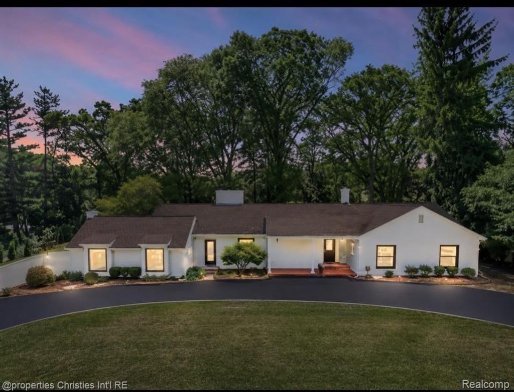 1257 Charrington Road, Bloomfield Hills