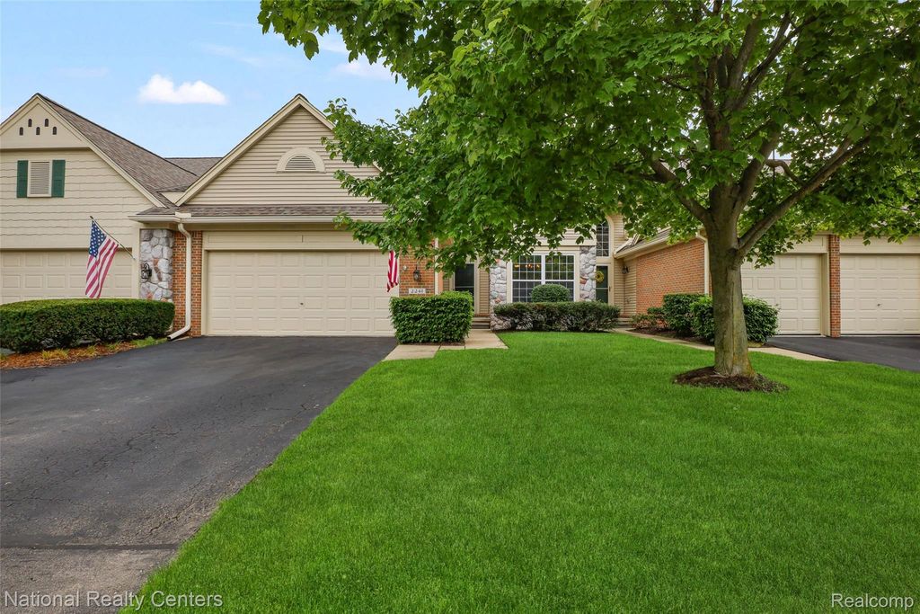 2241 Hogan Way N 117, Canton
