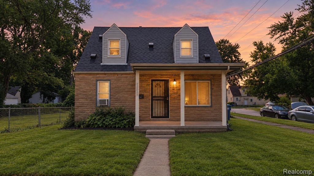 26095 Powers Avenue, Dearborn Heights
