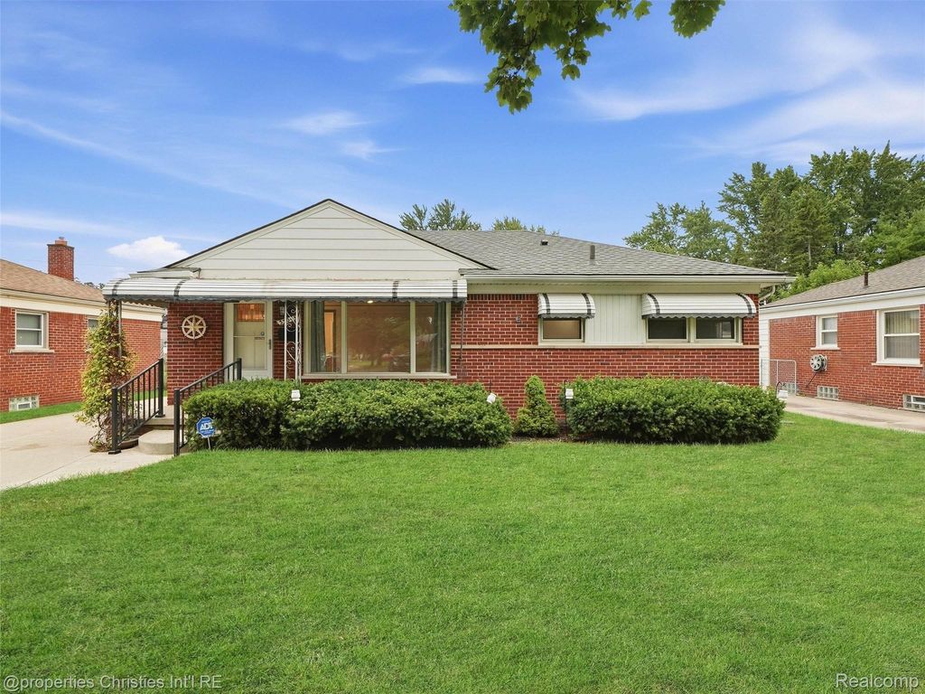 33045 W Chicago Street, Livonia