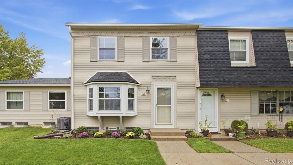 275 Lake Village Drive, Walled Lake