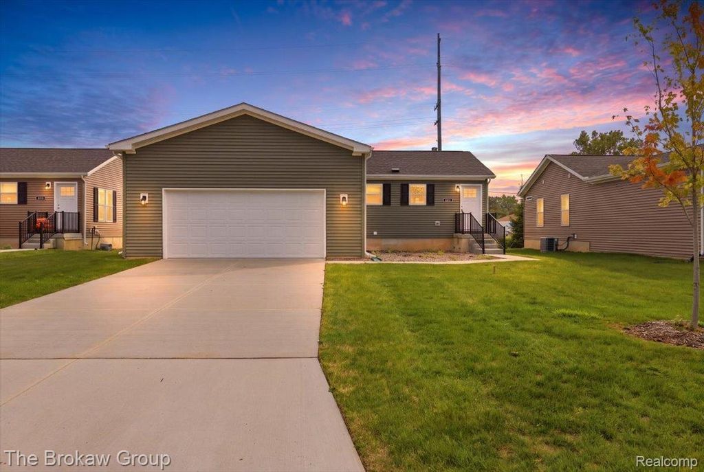 4426 Maple Leaf Trail, Flint