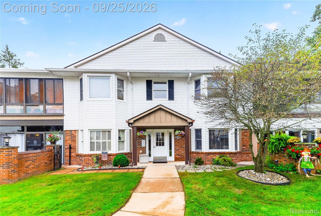 8693 Mathias Drive 55, Grosse Ile