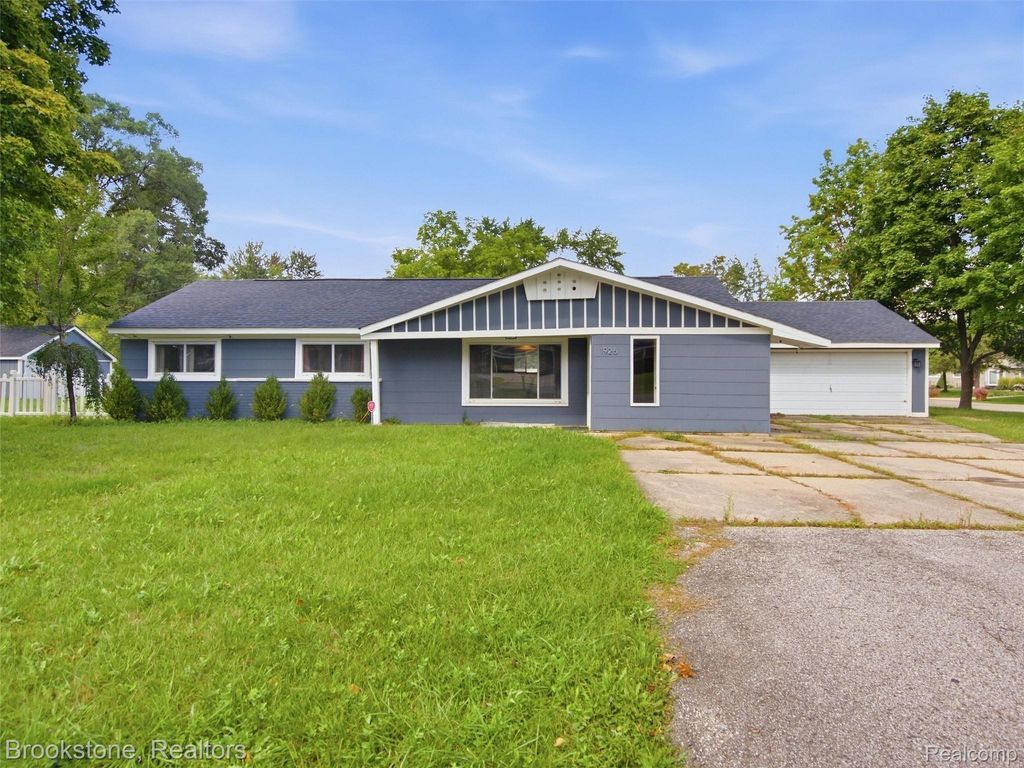 1926 Swaranne Drive, West Bloomfield