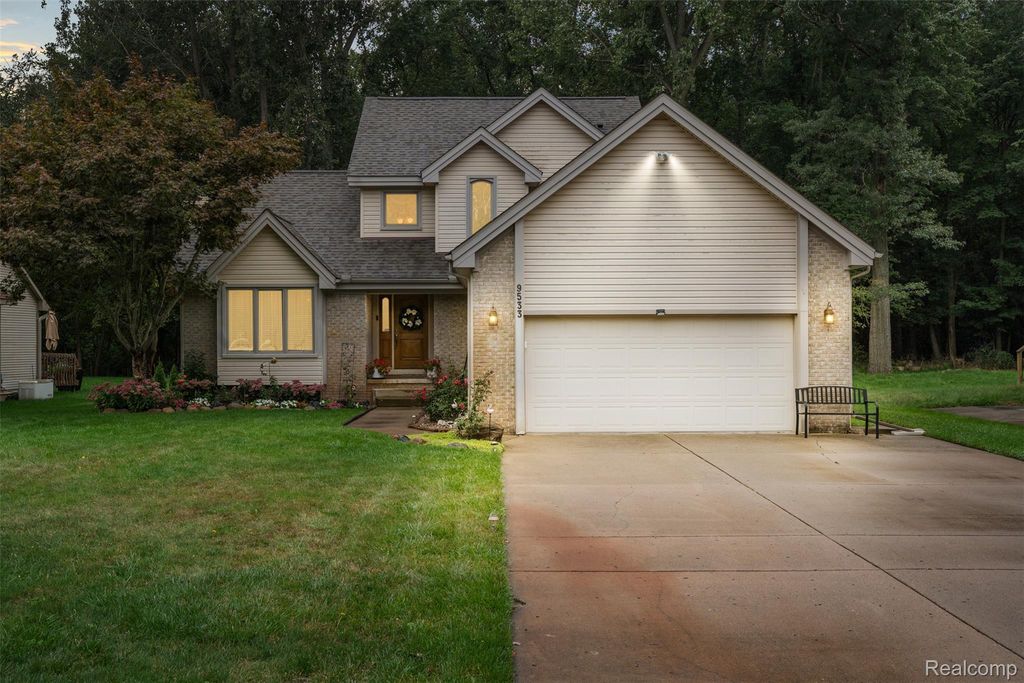 9533 Chaumont Drive, Commerce charter township