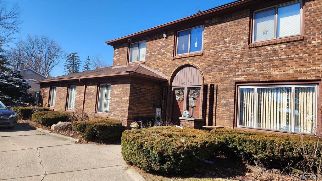 35312 Northmont Drive, Farmington Hills city