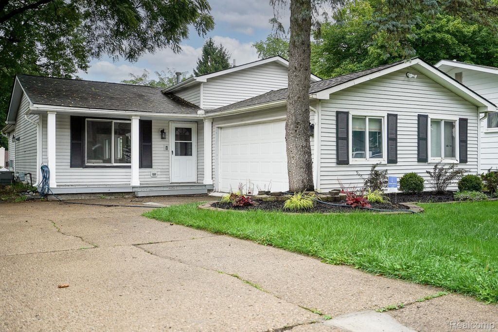 819 Woodingham Avenue, Waterford charter township