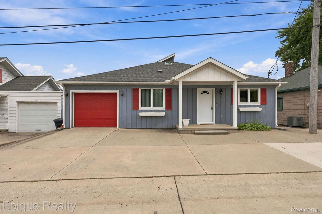109 Gratiot Boulevard, Marysville