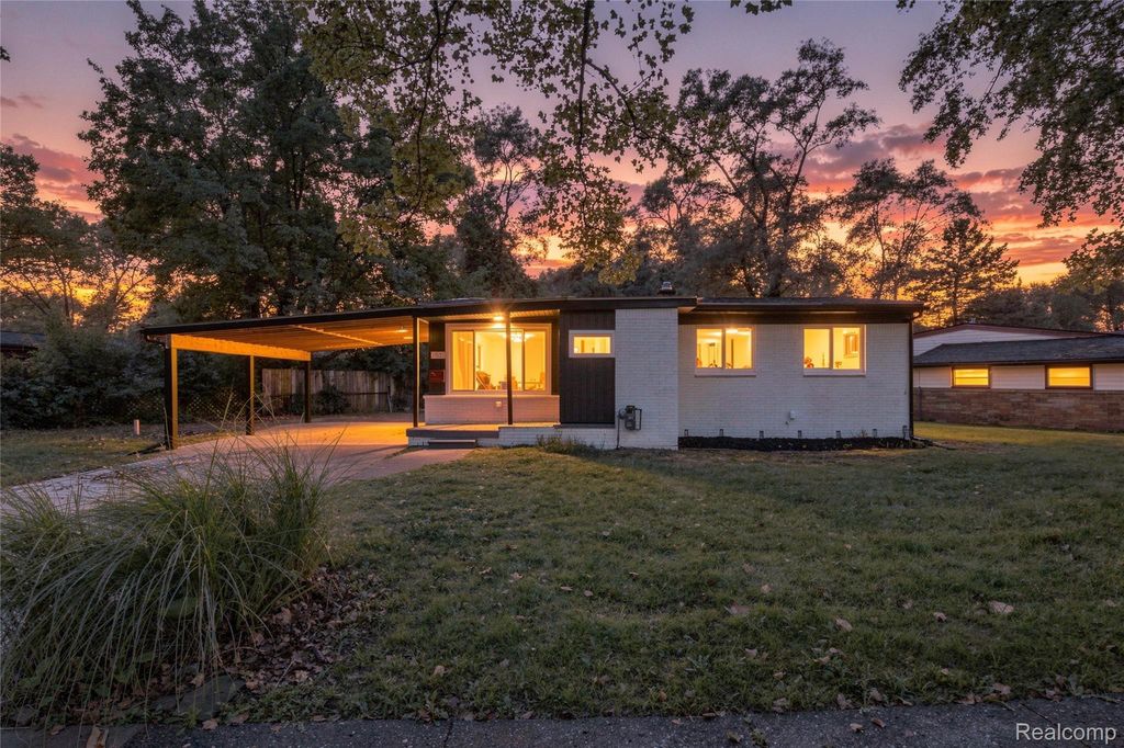 15211 Joan Street, Oak Park