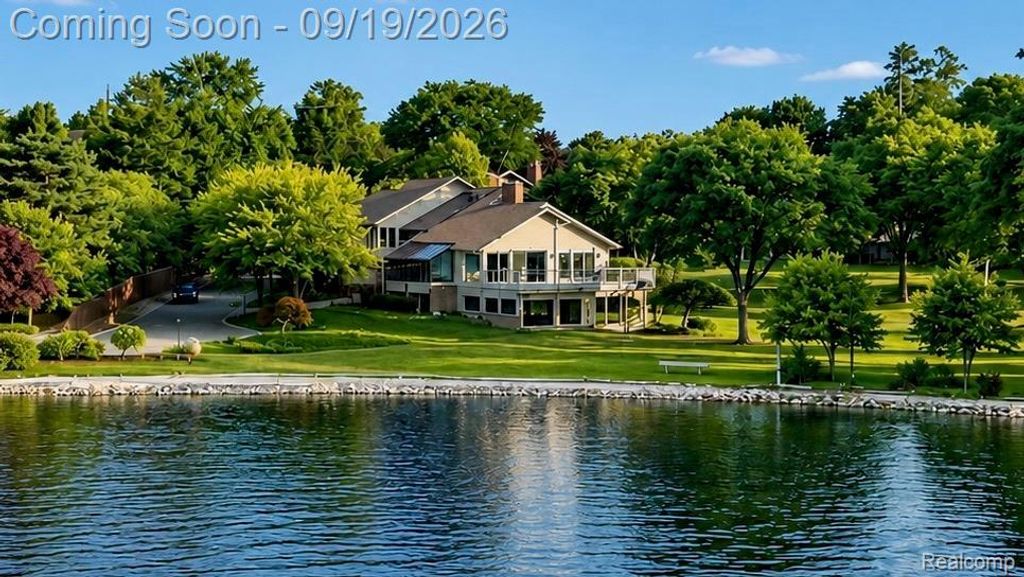 3850 Pine Harbor Drive, West Bloomfield