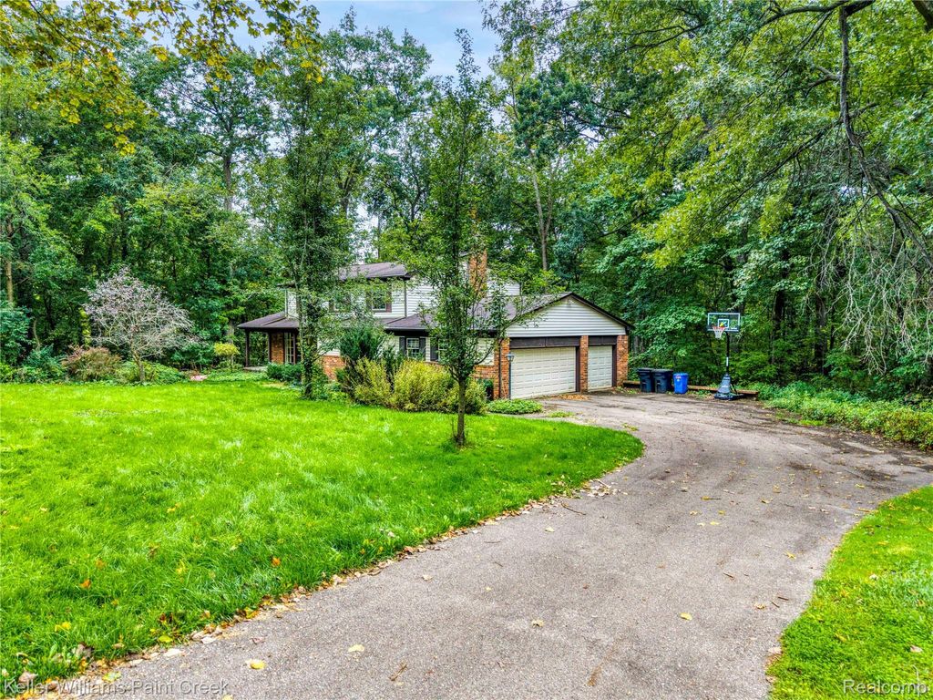 6126 Whispering Oak Drive, Washington
