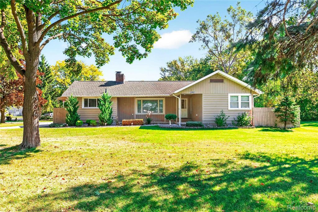 21263 Meridian Road, Grosse Ile