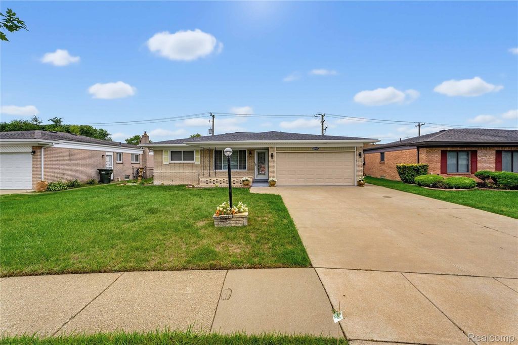 35185 Marina Drive, Sterling Heights