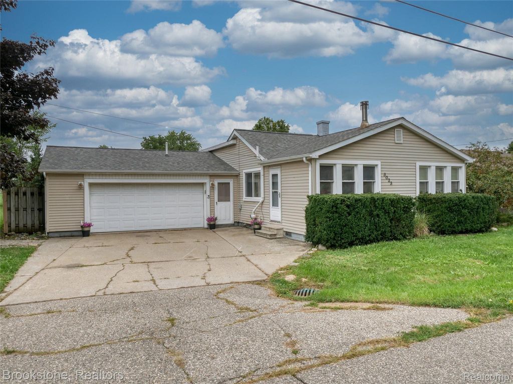 3023 Baker Heights, Grand Blanc
