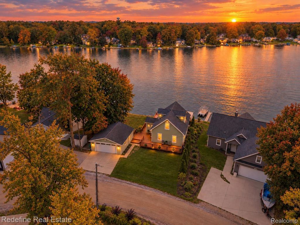 6186 Fonda Lake Drive, Brighton