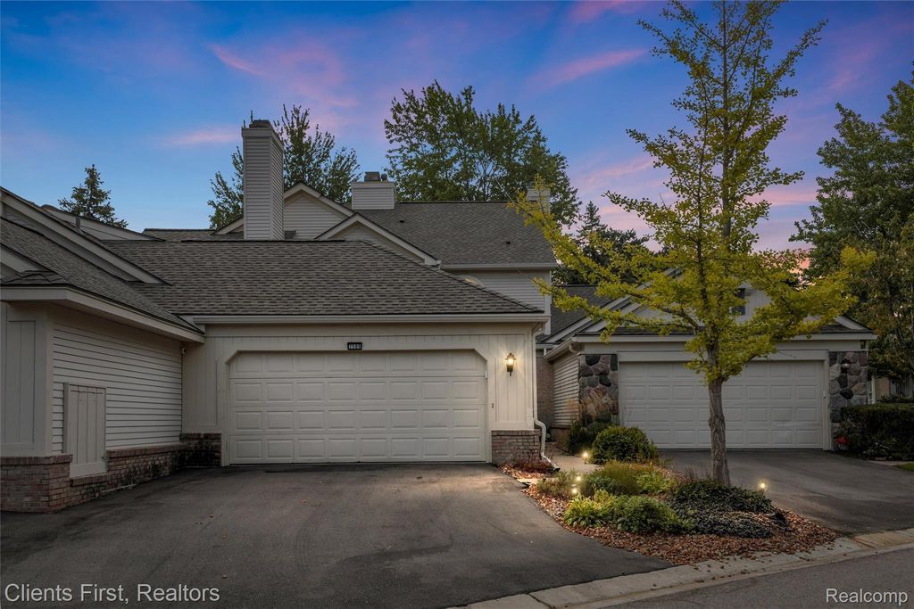 7589 Danbury Circle, West Bloomfield