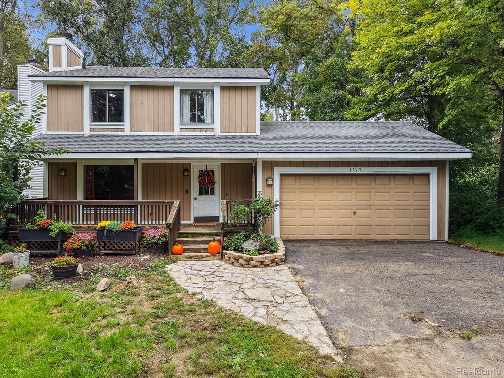1490 Midwood Drive, White Lake