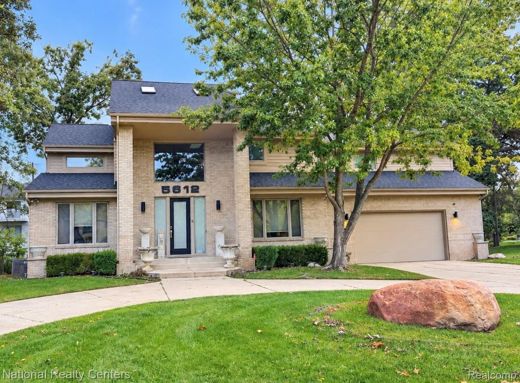 5612 Stanhope Street, West Bloomfield