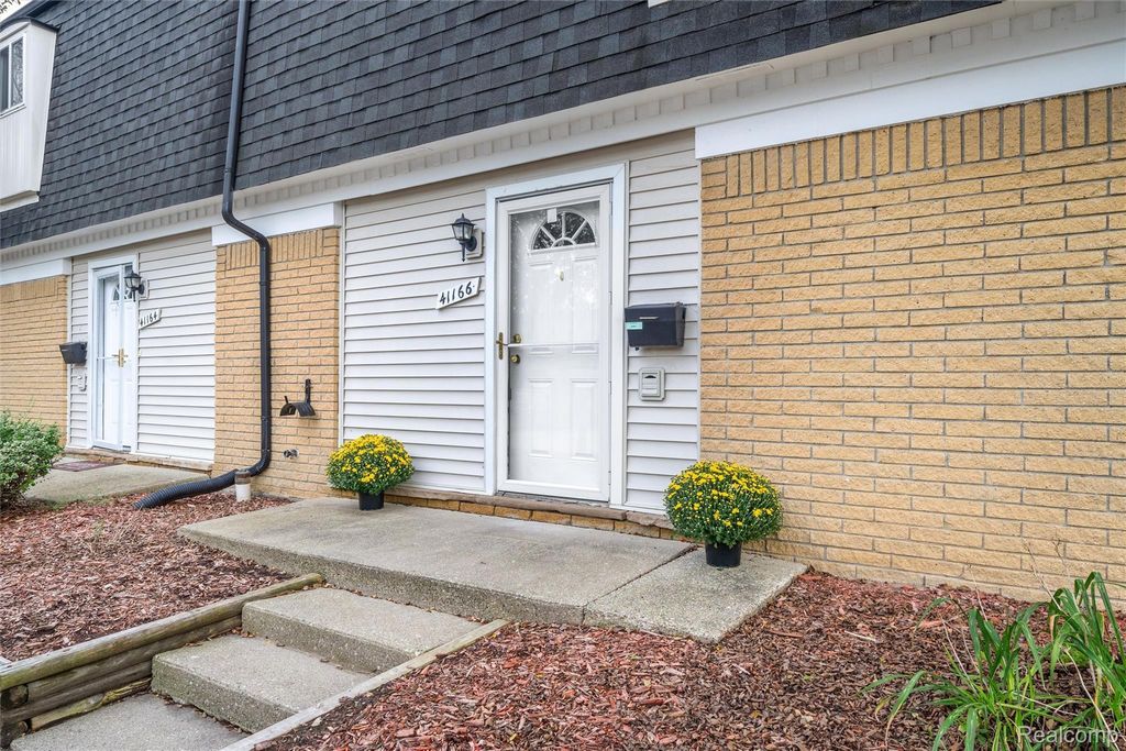 41166 N Woodbury Green Drive, Van Buren Twp