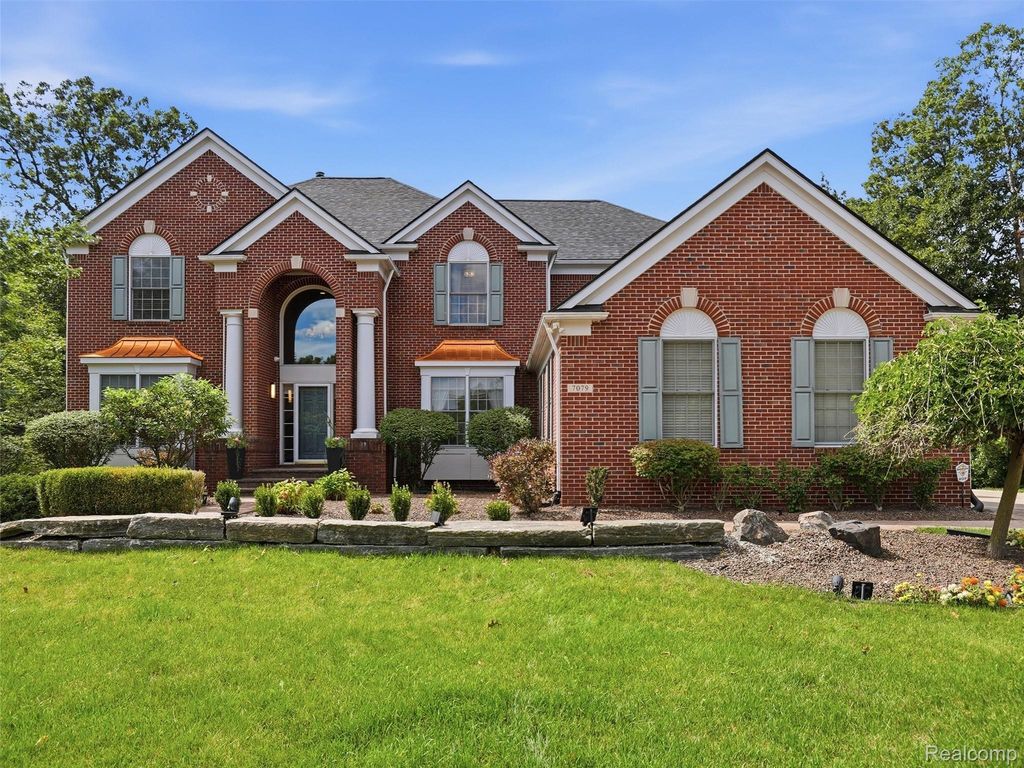 7079 Chatham Court, West Bloomfield
