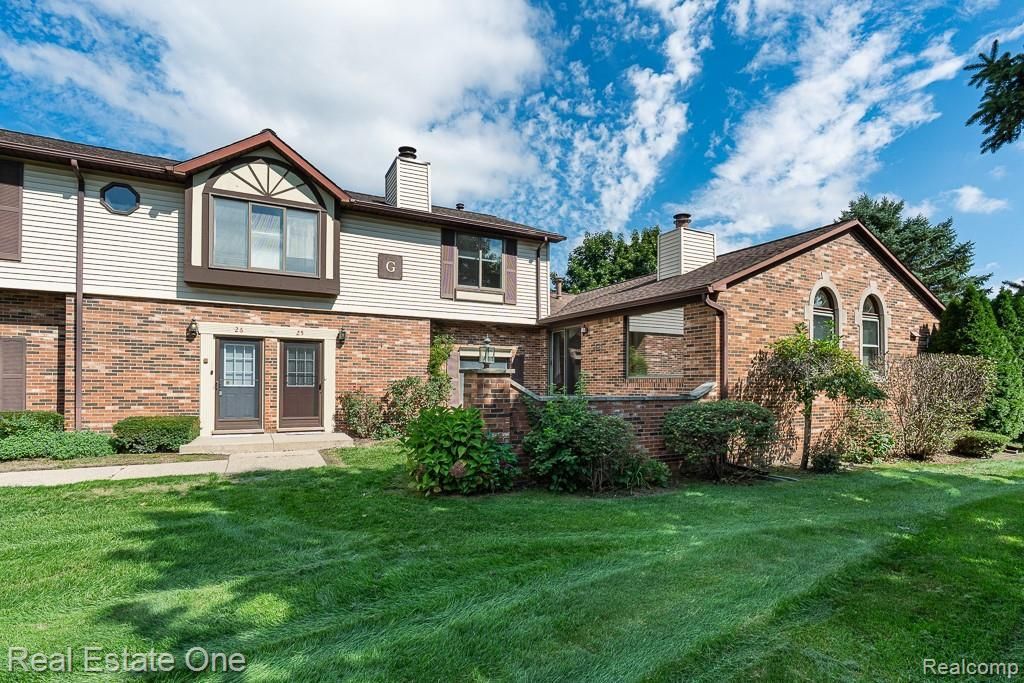 2297 London Bridge Drive #25, Rochester Hills