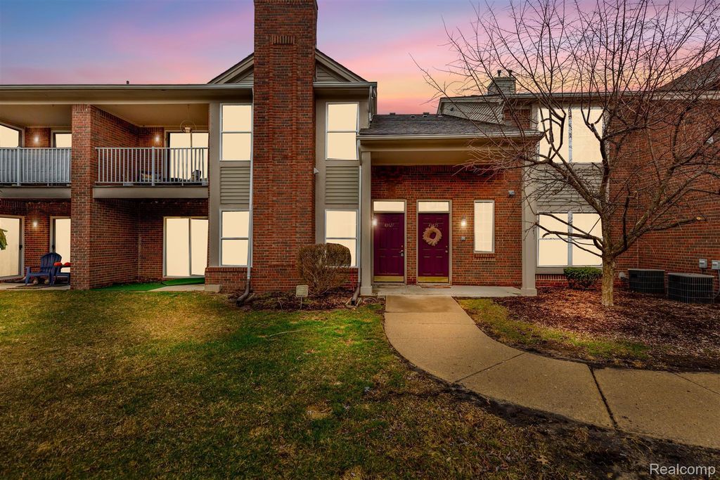 43427 Claremont Drive E, Clinton Township