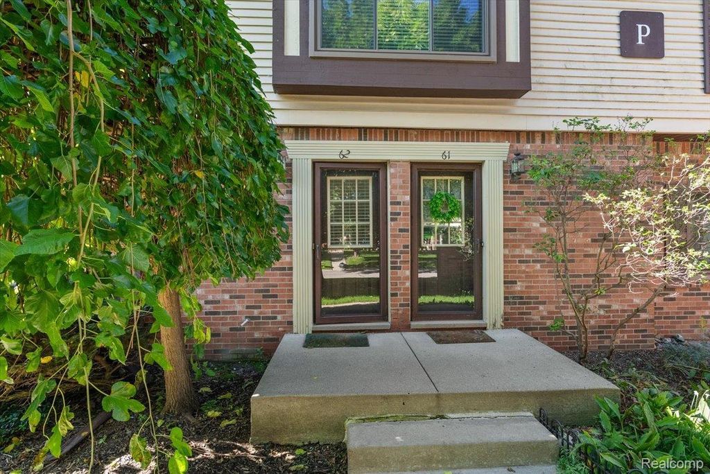 2346 London Bridge Drive 62, Rochester Hills