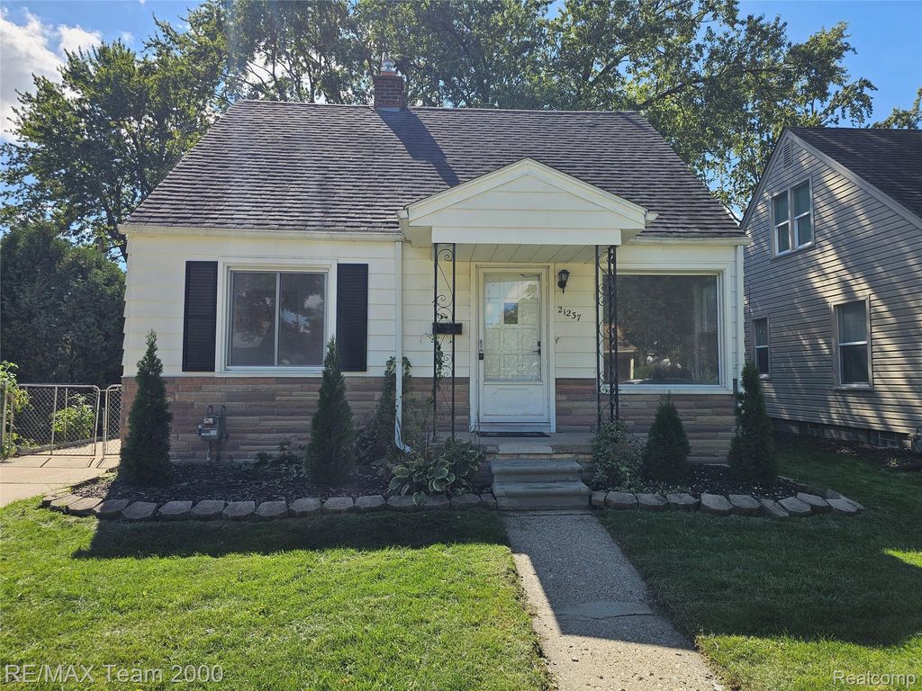 21237 Carlysle Street, Dearborn