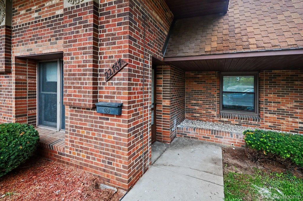 22767 Garfield Street 16, St. Clair Shores