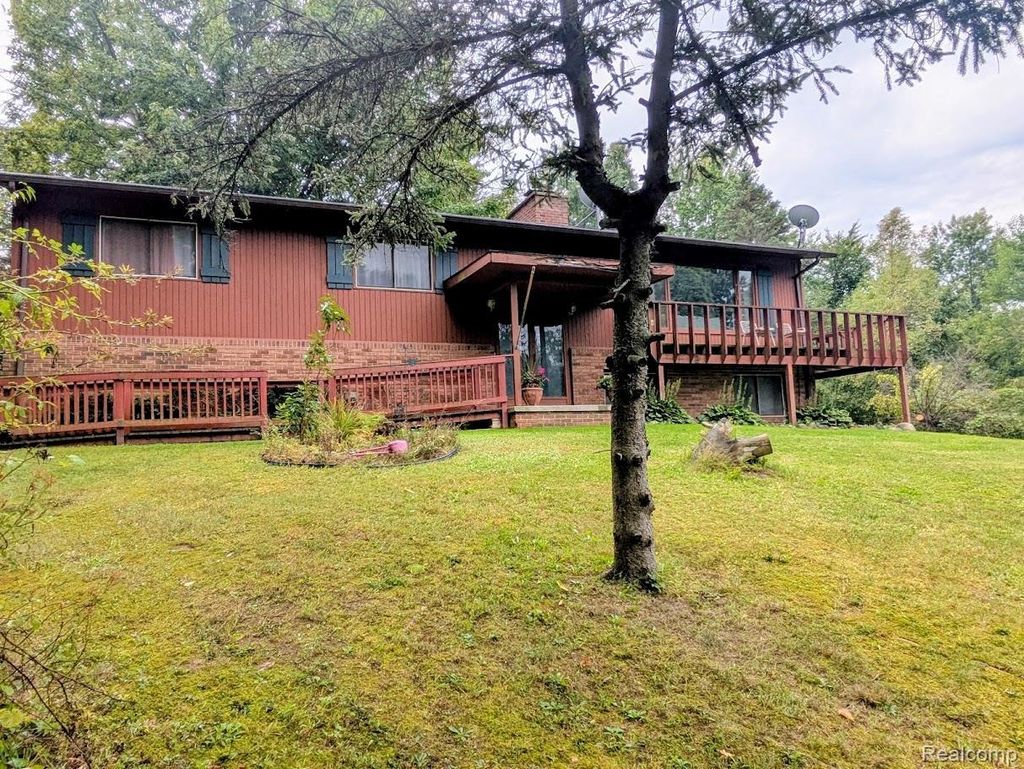 4050 Hunters Creek Road, Metamora