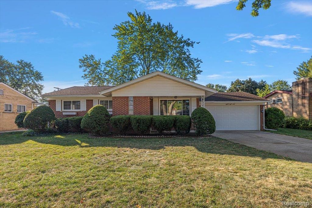 8860 Kidley Drive, Sterling Heights