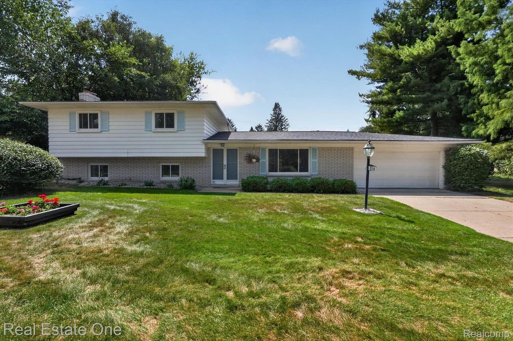 219 Allen Lake Drive, White Lake
