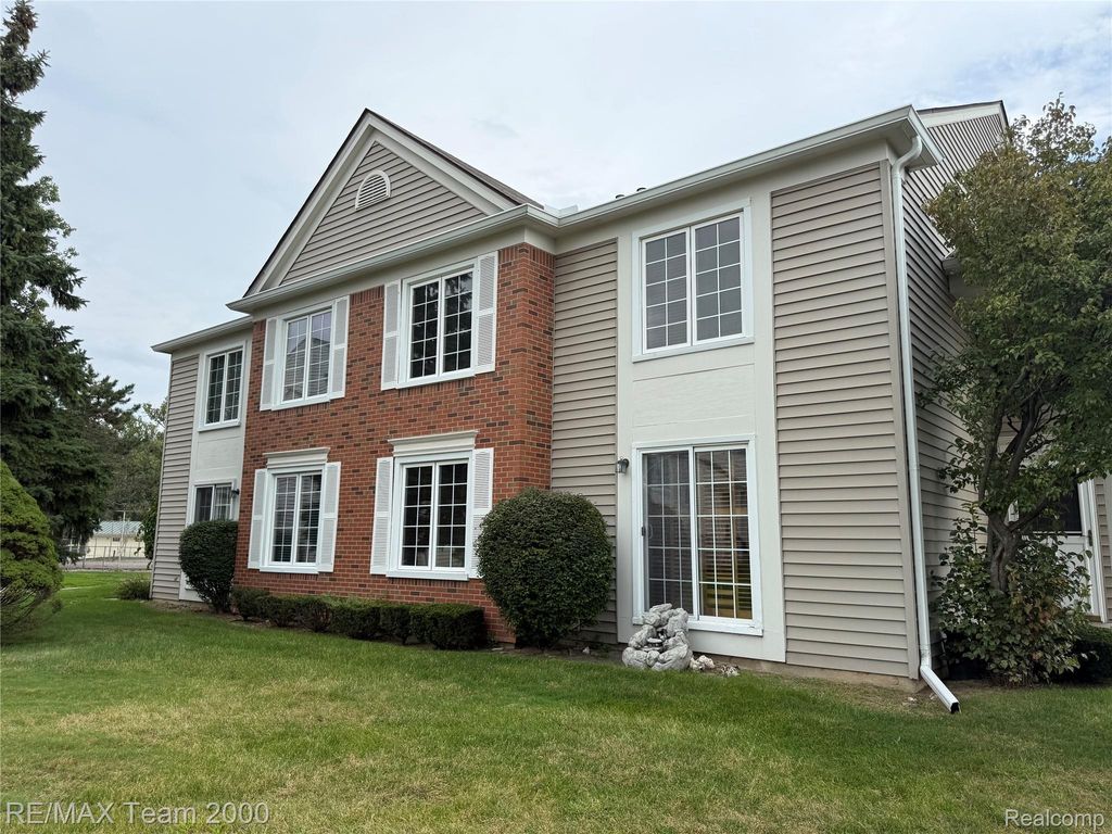 37424 Stonegate Circle, Clinton Twp